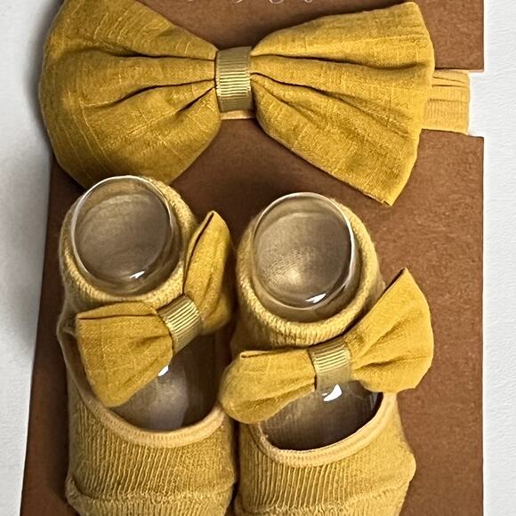 So'Dorable Baby Headwrap and Bootie Set New in Box Sz 0-12M - Picture 3 of 7